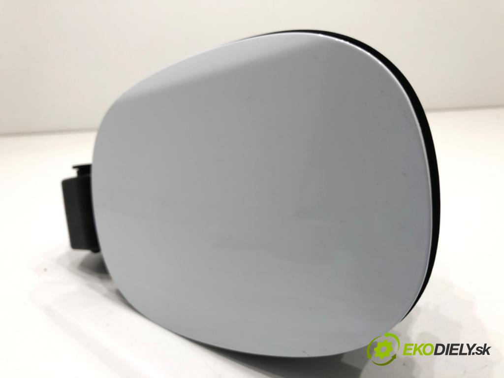 KIA CEED liftback 2022 88 kW 1.0 T-GDI 998 Dvierka nádrže paliva 69513-J7000 (Kľučka dverí ostatné)