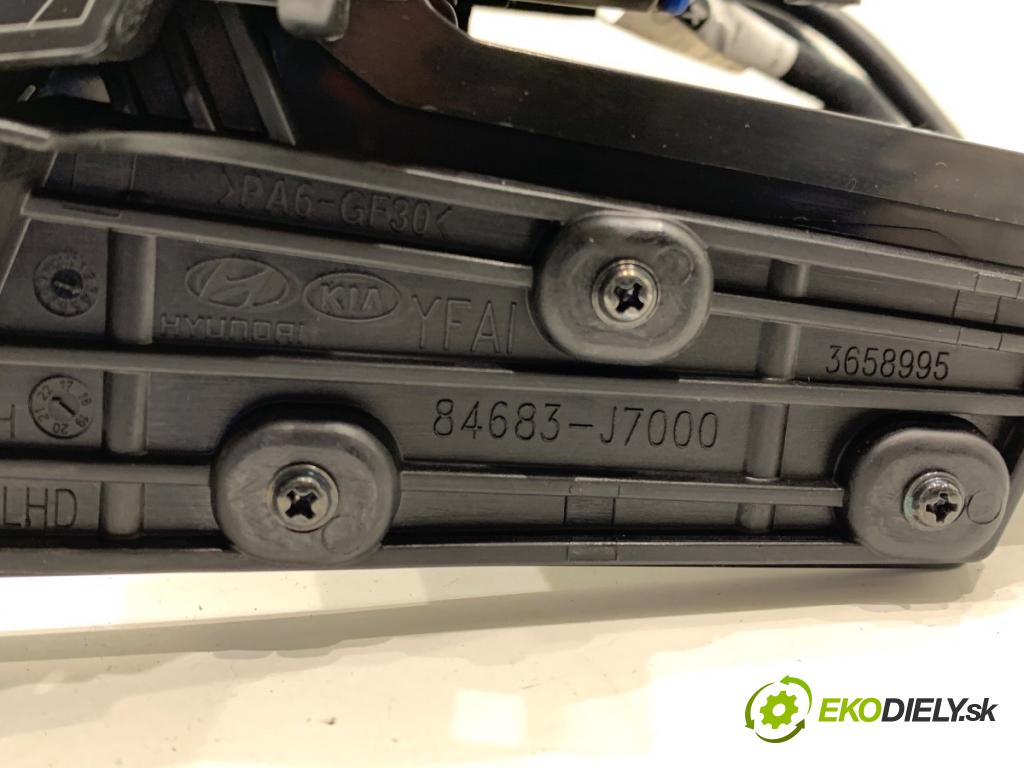 KIA CEED liftback 2022 88 kW 1.0 T-GDI 998 HNÍZDO: USB 84682-J7000