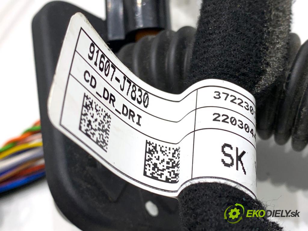 KIA CEED liftback 2022 88 kW 1.0 T-GDI 998 Káblovačka Dvere predný ľavy 91607-J7830