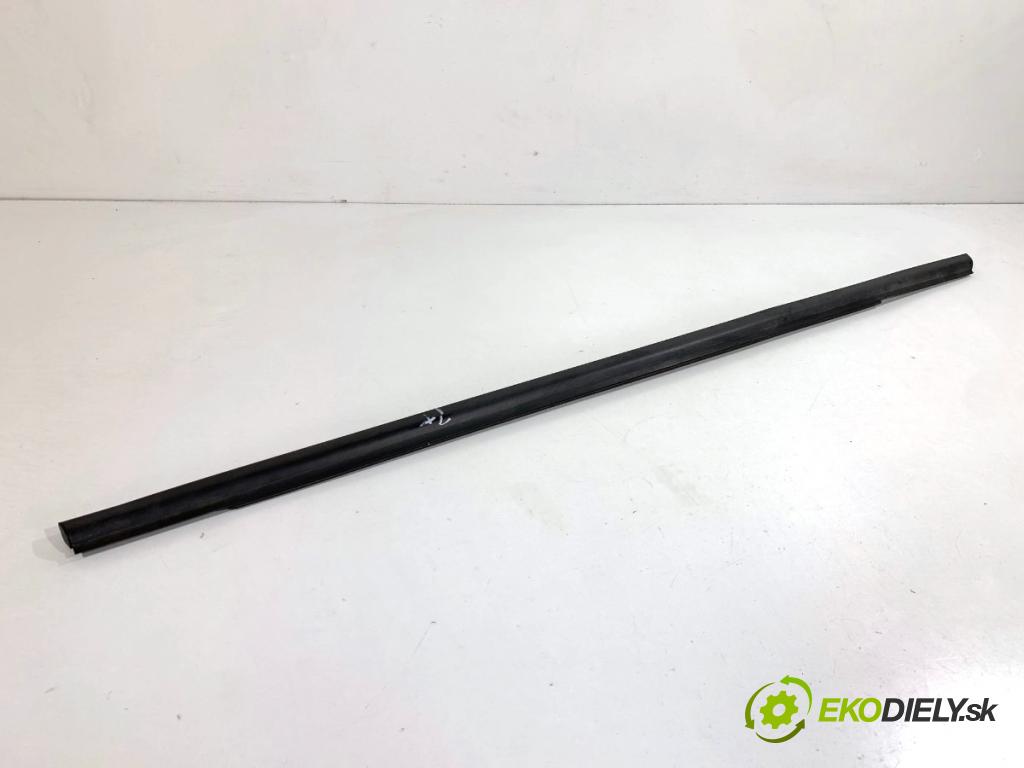 KIA CEED liftback 2022 88 kW 1.0 T-GDI 998 Lišta Sbírání: zad pravy 