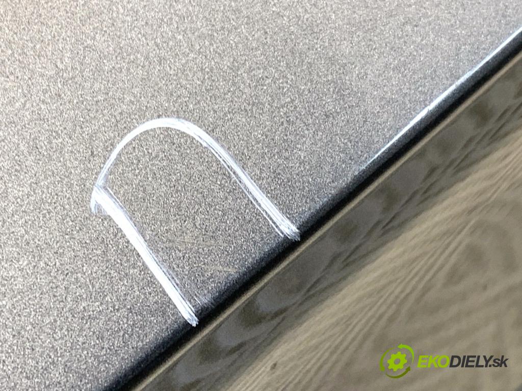 SKODA KAMIQ SUV 2023 81 kW 1.0 TSI 999 Nárazník zad  (Kľučka dverí ostatné)