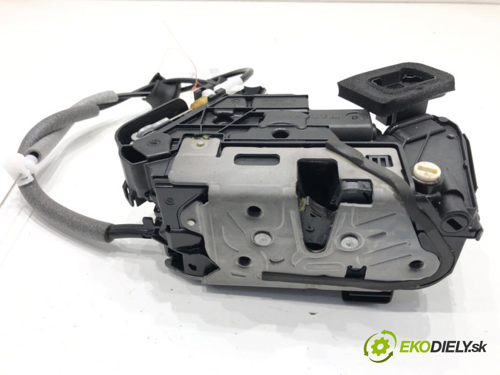 SKODA KAMIQ SUV 2023 81 kW 1.0 TSI 999 zámok Dvere pravy zad 5TA839016P