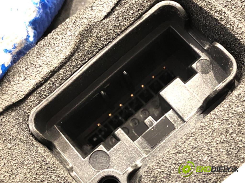 SKODA KAMIQ SUV 2023 81 kW 1.0 TSI 999 zámok Dvere pravy zad 5TA839016P