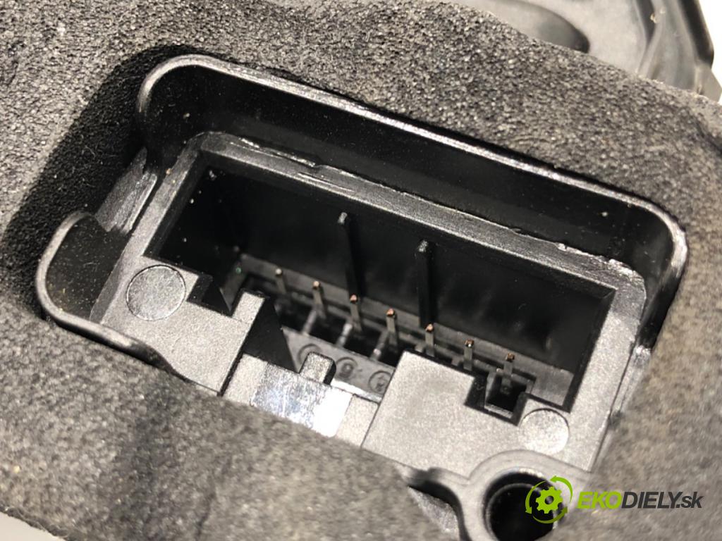 SKODA KAMIQ SUV 2023 81 kW 1.0 TSI 999 zámok Dvere ľavy zad 5TA839015P