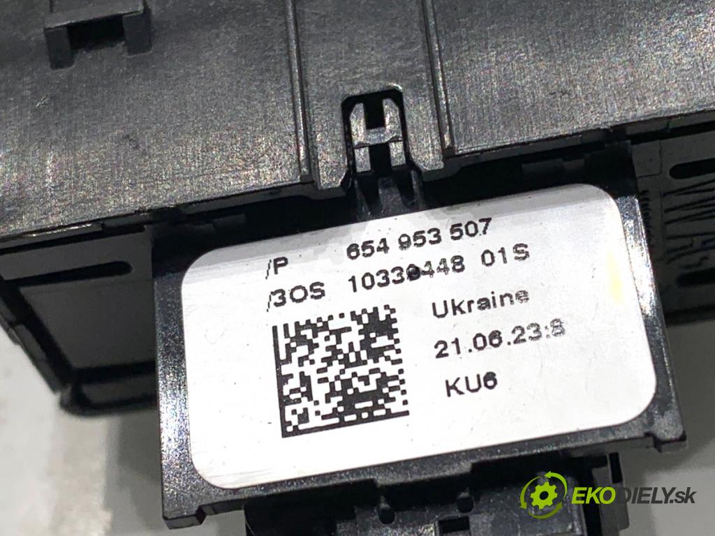 SKODA KAMIQ SUV 2023 81 kW 1.0 TSI 999 Spínač svetiel výstražných (núdzových) 654953507 (Prepínacie páčky pod volantom)