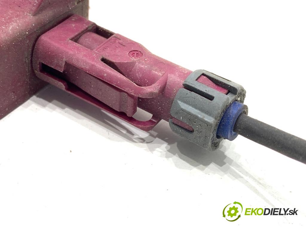 SKODA KAMIQ SUV 2023 81 kW 1.0 TSI 999 Zosilňovač Antenní: 5E0035497B (Zosilňovač)