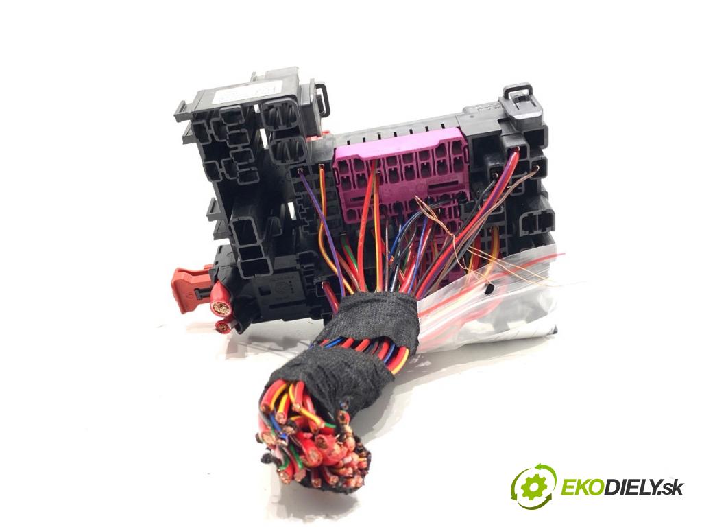 SKODA KAMIQ SUV 2023 81 kW 1.0 TSI 999 Skrinka poistková 2Q0937615A (Poistková skrinka)