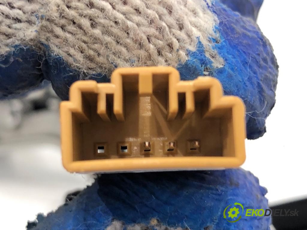 SKODA KAMIQ SUV 2023 81 kW 1.0 TSI 999 SPÍNAČE: volantu 5E3919719H