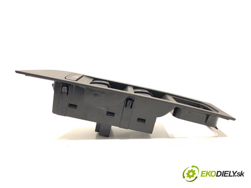 SKODA KAMIQ SUV 2023 81 kW 1.0 TSI 999 Prepínač okien 5G0959857D (Prepínacie páčky pod volantom)