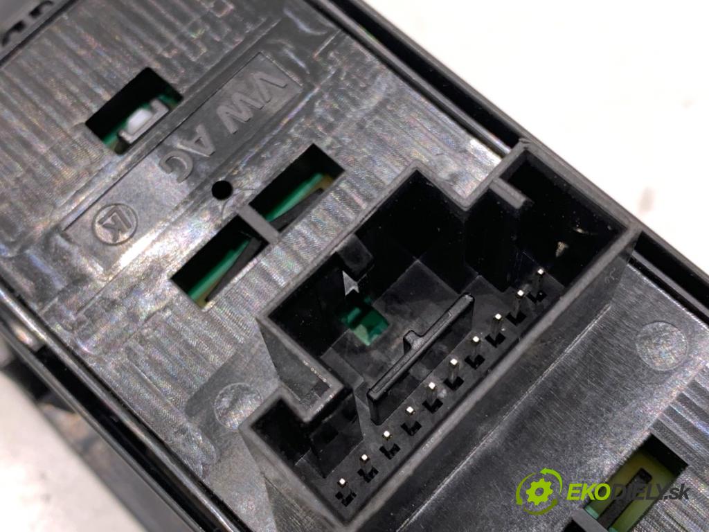 SKODA KAMIQ SUV 2023 81 kW 1.0 TSI 999 Prepínač okien 5G0959857D (Prepínacie páčky pod volantom)