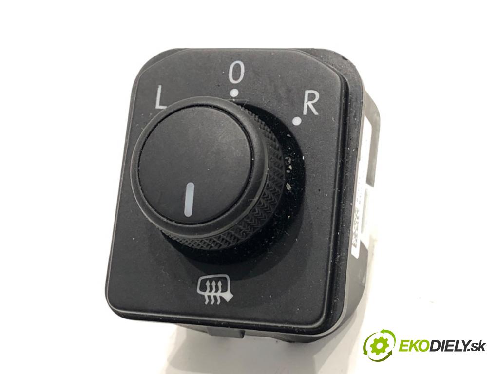 SKODA KAMIQ SUV 2023 81 kW 1.0 TSI 999 Prepínač nastavenia spätných zrkadiel 654959566 (Prepínacie páčky pod volantom)