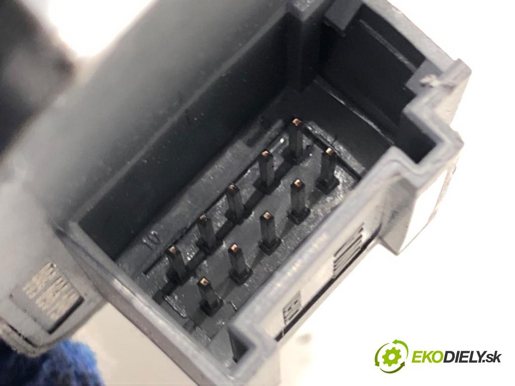 SKODA KAMIQ SUV 2023 81 kW 1.0 TSI 999 Prepínač nastavenia spätných zrkadiel 654959566 (Prepínacie páčky pod volantom)