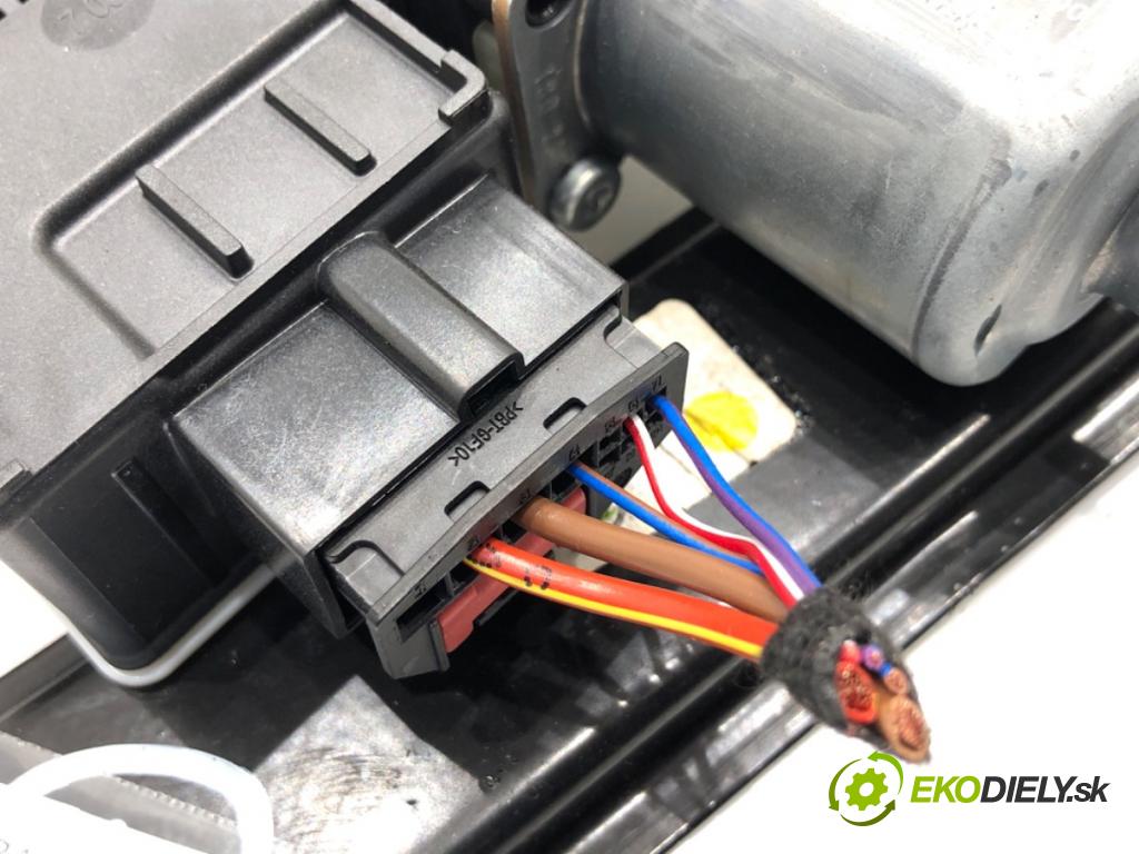 SKODA KAMIQ SUV 2023 81 kW 1.0 TSI 999 Mechanizmus okna pravy zad 5Q0959408D