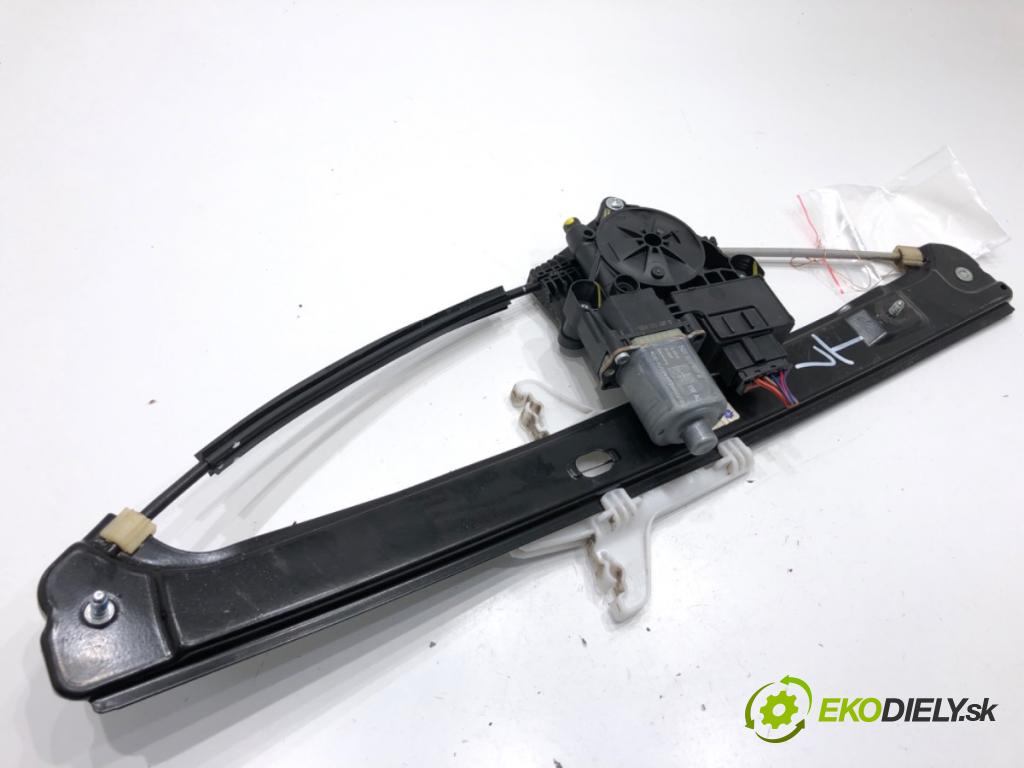 SKODA KAMIQ SUV 2023 81 kW 1.0 TSI 999 mechanismus okna levý zadní část 5Q0959407D