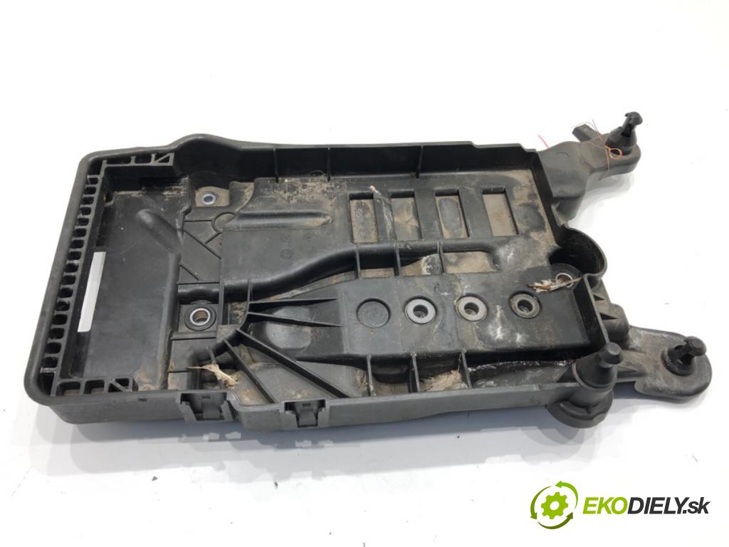 SKODA KAMIQ SUV 2023 81 kW 1.0 TSI 999 Obal akumulátora 2Q0915331