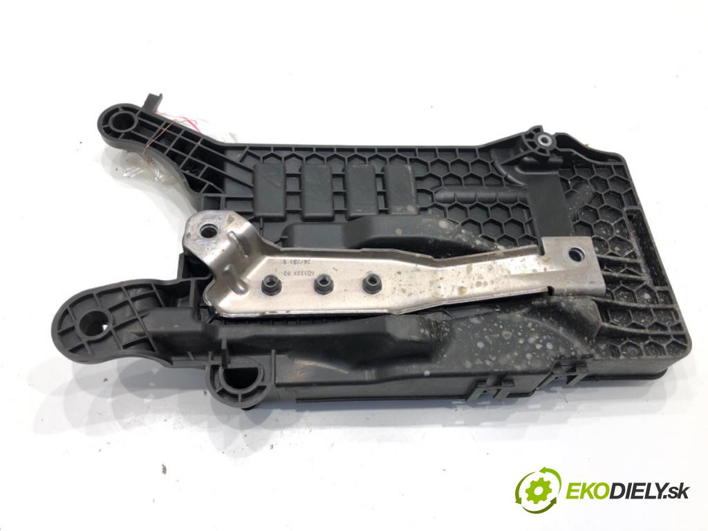 SKODA KAMIQ SUV 2023 81 kW 1.0 TSI 999 Obal akumulátora 2Q0915331