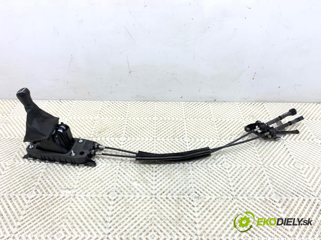 SKODA KAMIQ SUV 2023 81 kW 1.0 TSI 999 Kulisa 5R3711049L (Rýchlostná páka (kulisa))