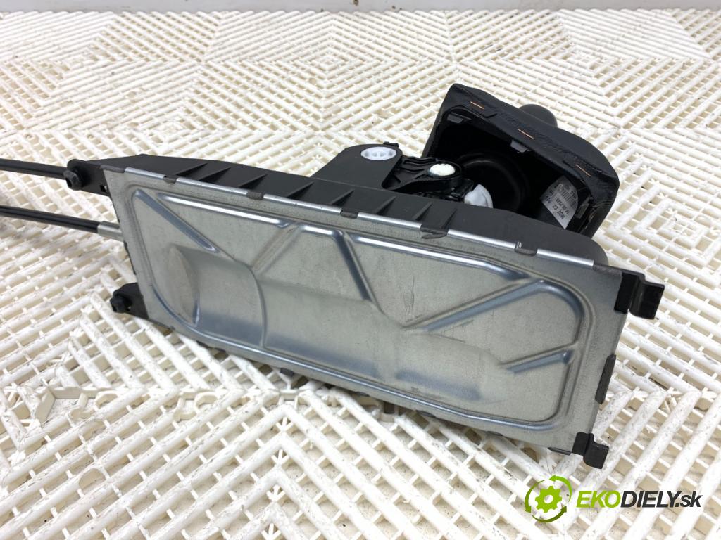 SKODA KAMIQ SUV 2023 81 kW 1.0 TSI 999 Kulisa 5R3711049L (Rýchlostná páka (kulisa))