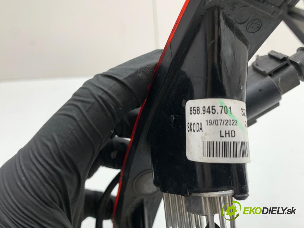SKODA KAMIQ SUV 2023 81 kW 1.0 TSI 999 Svetlo nárazníka ľavy zad 658945701