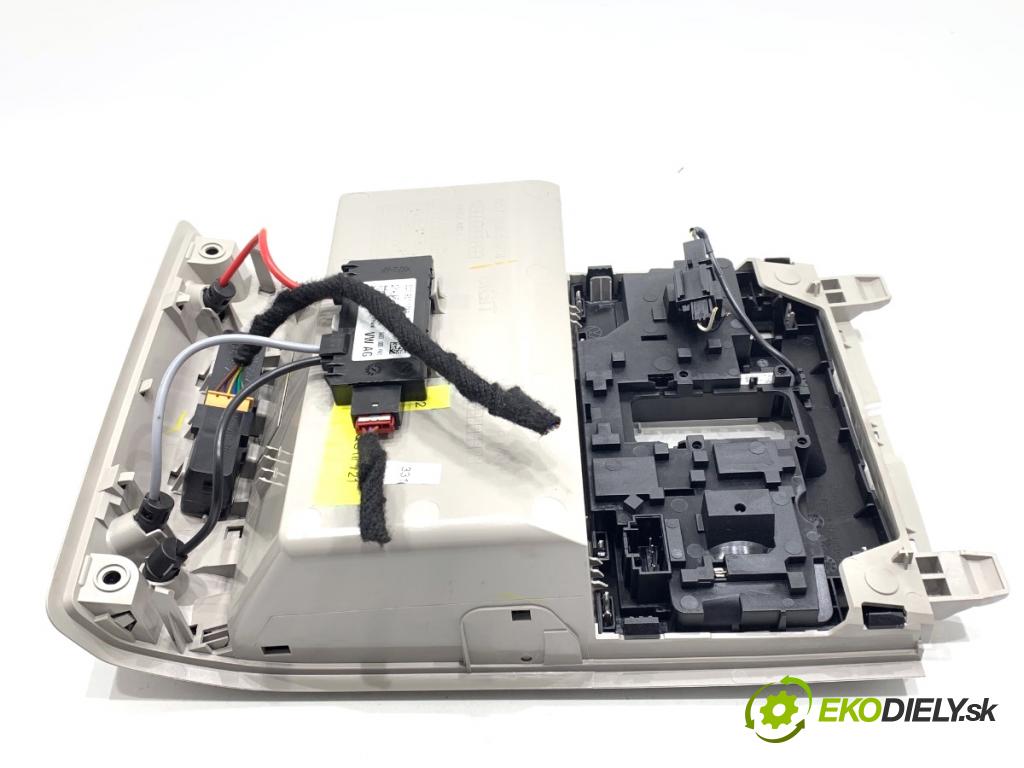 SKODA KAMIQ SUV 2023 81 kW 1.0 TSI 999 Svetlo stropné 657868837B