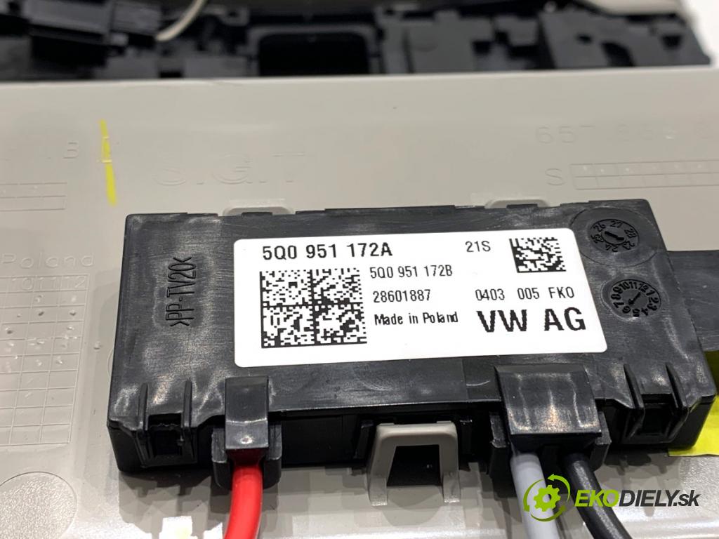 SKODA KAMIQ SUV 2023 81 kW 1.0 TSI 999 Svetlo stropné 657868837B