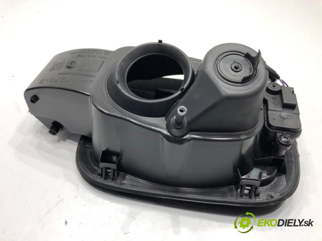 SKODA KAMIQ SUV 2023 81 kW 1.0 TSI 999 Dvierka nádrže paliva 657809702 (Kľučka dverí ostatné)