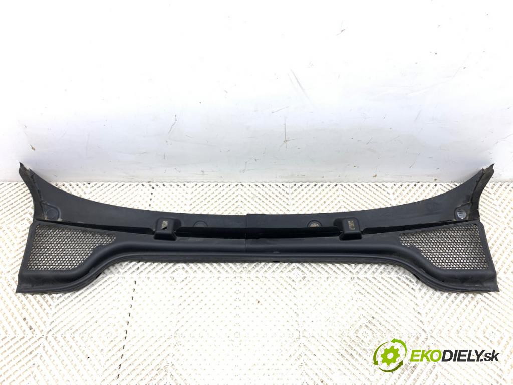 SKODA KAMIQ SUV 2023 81 kW 1.0 TSI 999 torpédo plast pod čelní okno 658819416 (Plast pod čelním sklem)