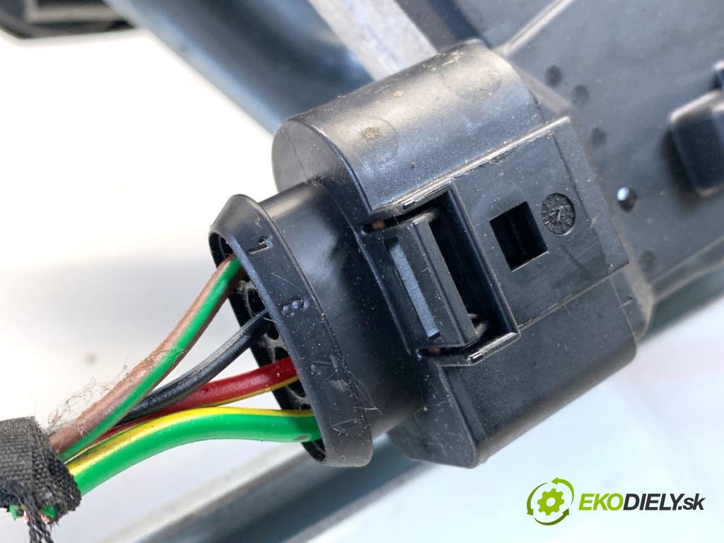 SKODA KAMIQ SUV 2023 81 kW 1.0 TSI 999 Mechanizmus stieračov predný 658955023B (Motorček stieračov predný)