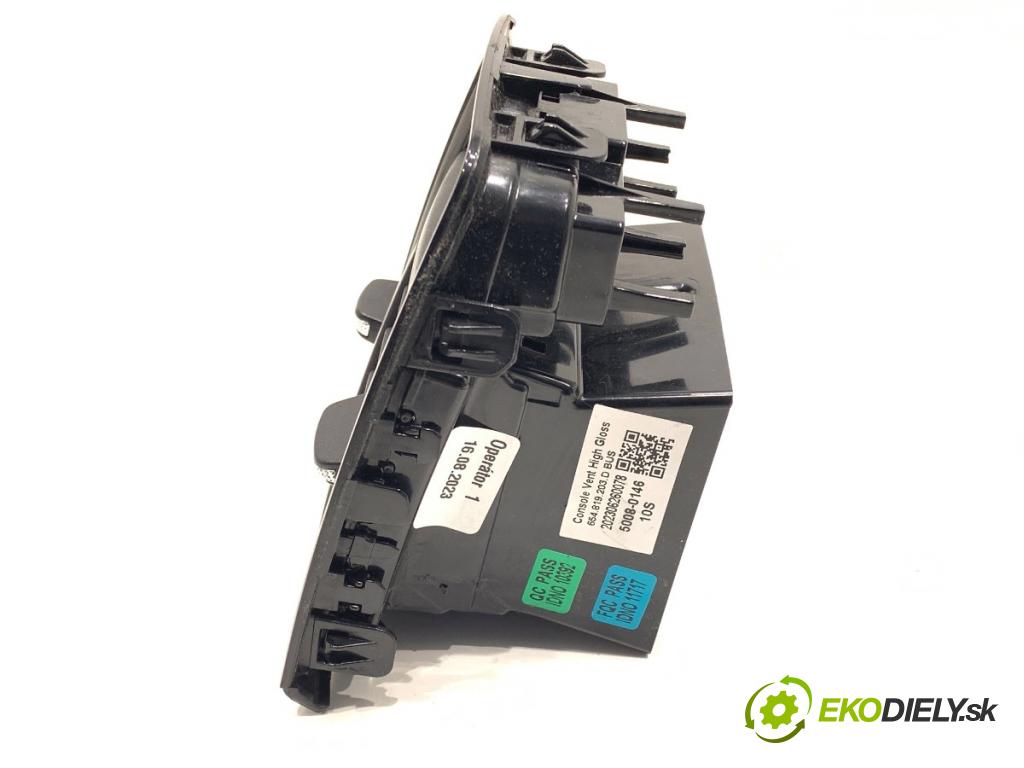 SKODA KAMIQ SUV 2023 81 kW 1.0 TSI 999 Mriežky kúrenia zad 654819203