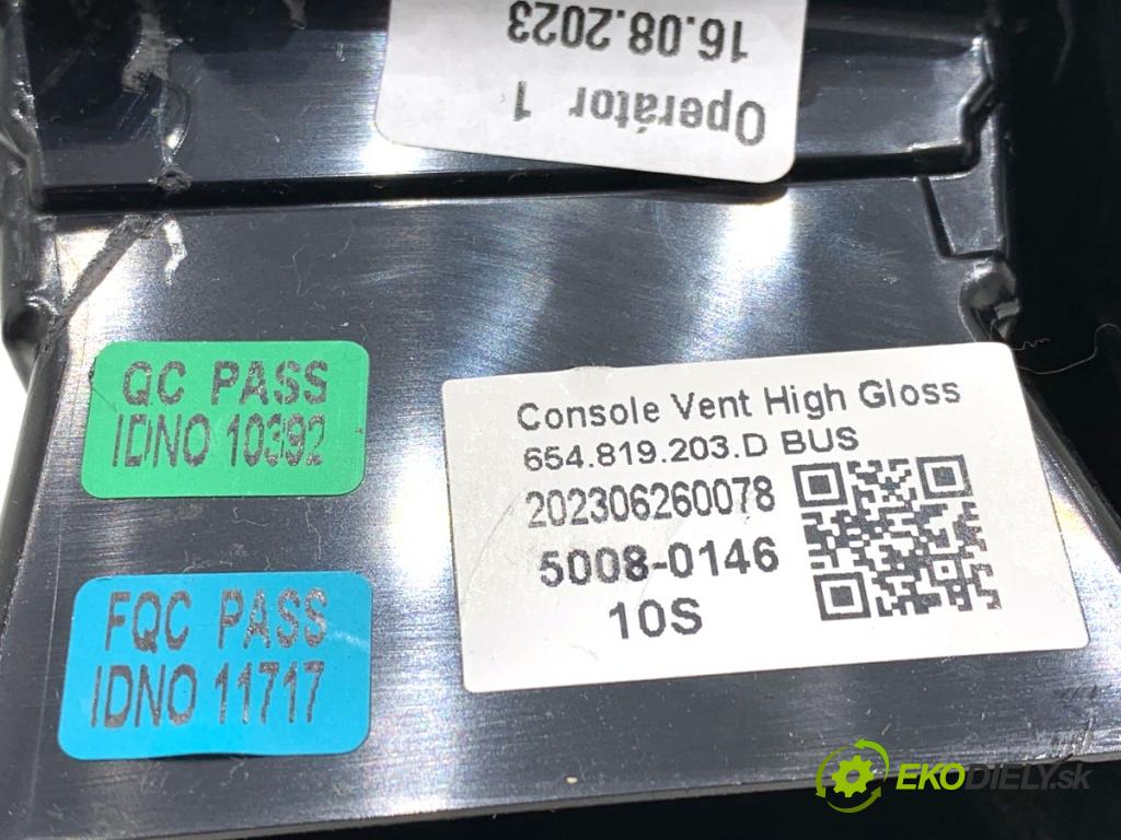 SKODA KAMIQ SUV 2023 81 kW 1.0 TSI 999 Mriežky kúrenia zad 654819203