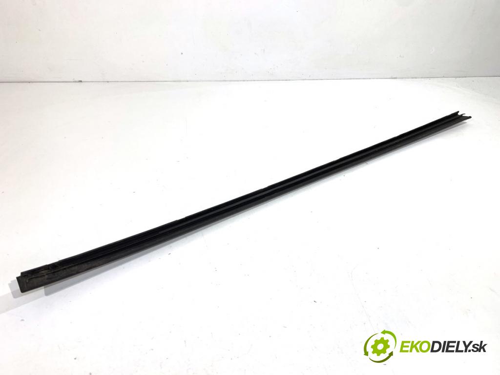 SKODA KAMIQ SUV 2023 81 kW 1.0 TSI 999 Lišta okna čelovej pravá 658854328