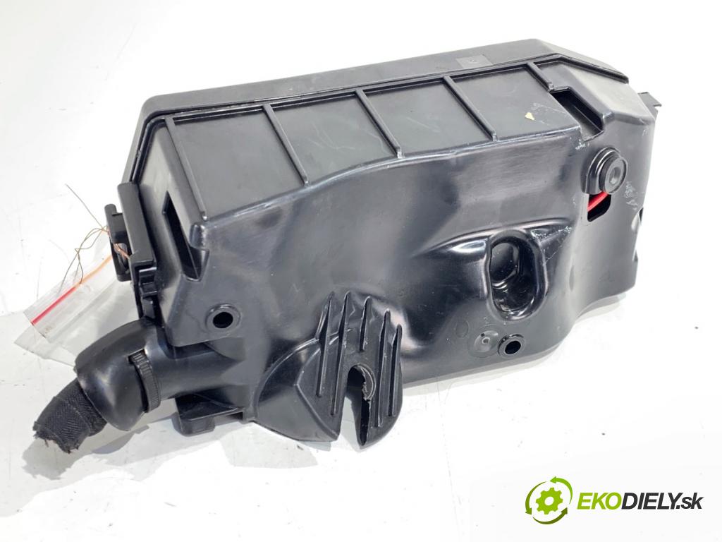 SKODA KAMIQ SUV 2023 81 kW 1.0 TSI 999 Skrinka poistková 2Q0927165A (Poistková skrinka)