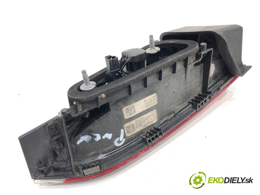 SKODA KAMIQ SUV 2023 81 kW 1.0 TSI 999 Svetlo zad pravá vnútorná 658945094 (Kľučka dverí ostatné)