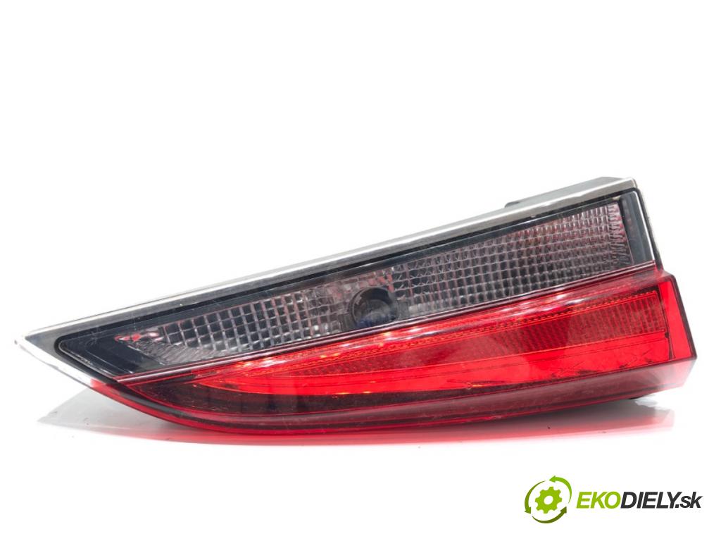 SKODA KAMIQ SUV 2023 81 kW 1.0 TSI 999 světlo zadní část levá strana vnitřní  (Klika dveří ostatní)