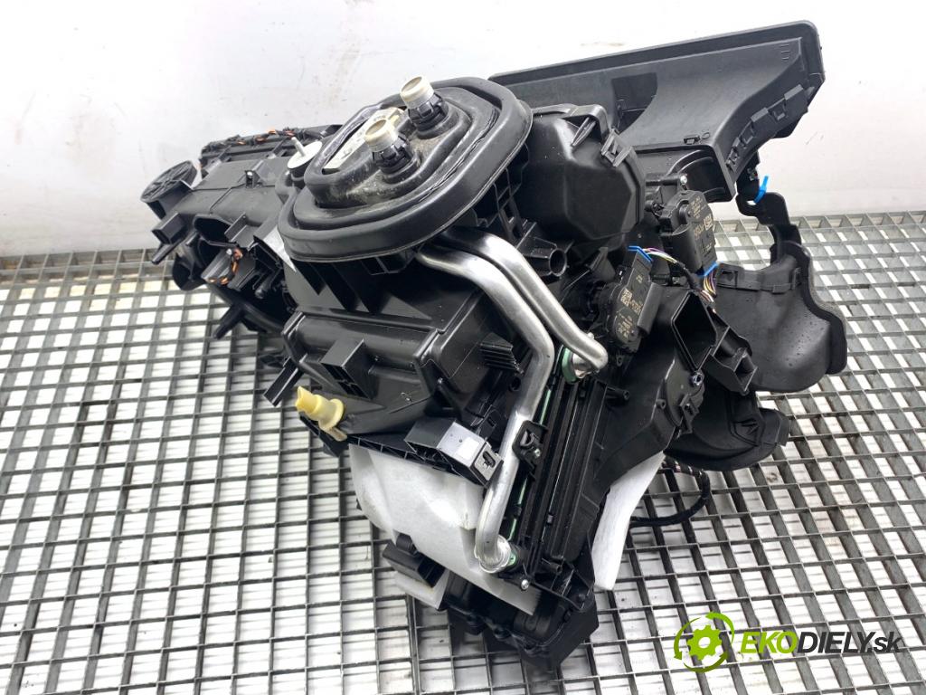 SKODA KAMIQ SUV 2023 81 kW 1.0 TSI 999 Výhrevné teleso, radiátor kúrenia KOMBAJN 2G1819152A