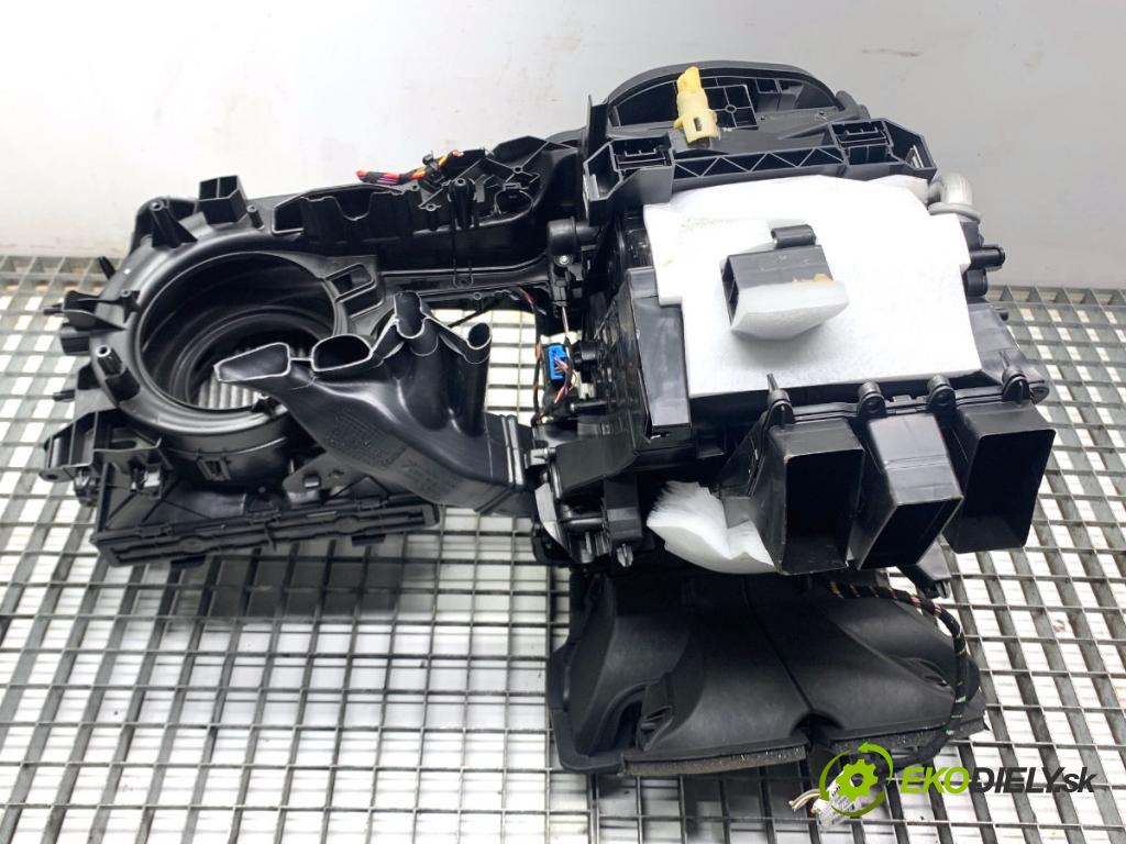 SKODA KAMIQ SUV 2023 81 kW 1.0 TSI 999 Výhrevné teleso, radiátor kúrenia KOMBAJN 2G1819152A