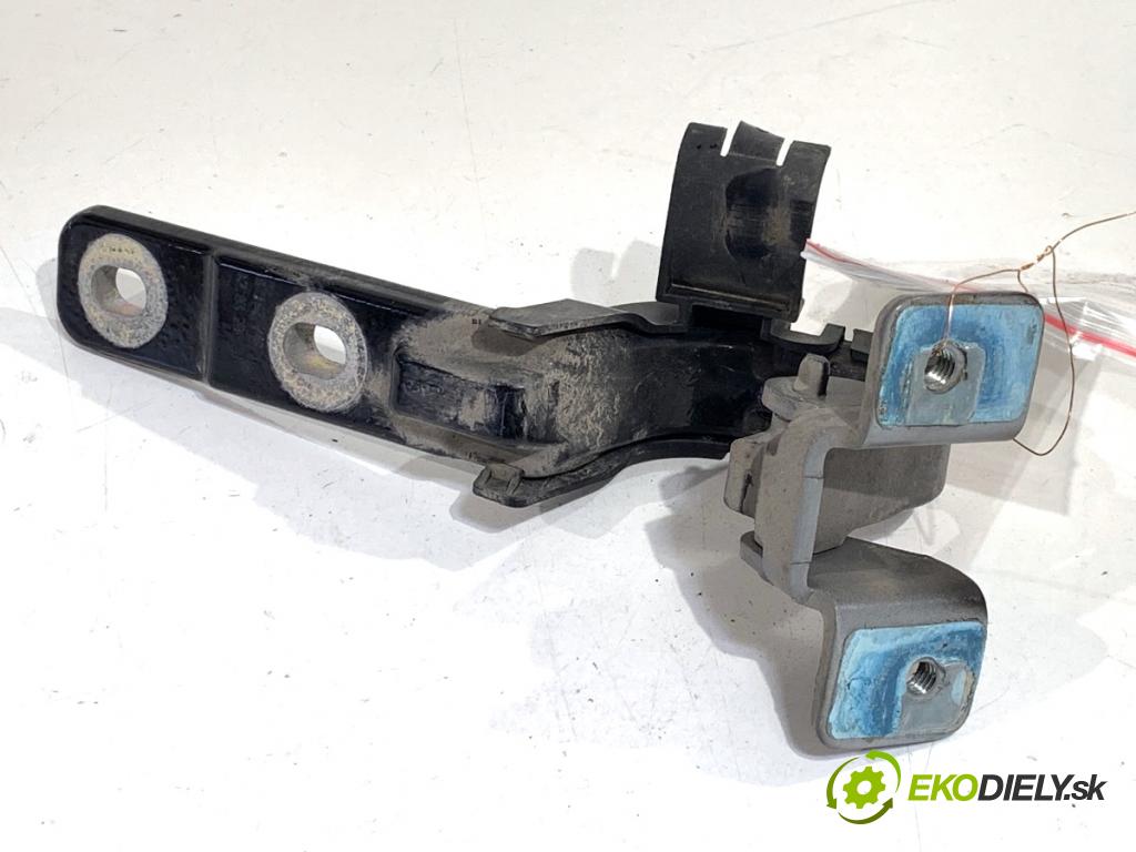 MERCEDES-BENZ GLE SUV 2020 180 kW GLE 300 d 4-matic (167.119) 1950 Záves dverí pravy zad 