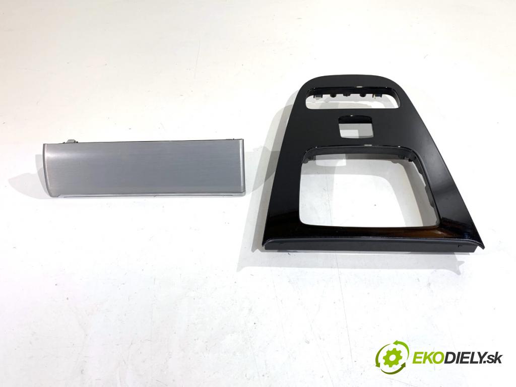 MERCEDES-BENZ GLE SUV 2020 180 kW GLE 300 d 4-matic (167.119) 1950 lišty kryt  (Lišta)