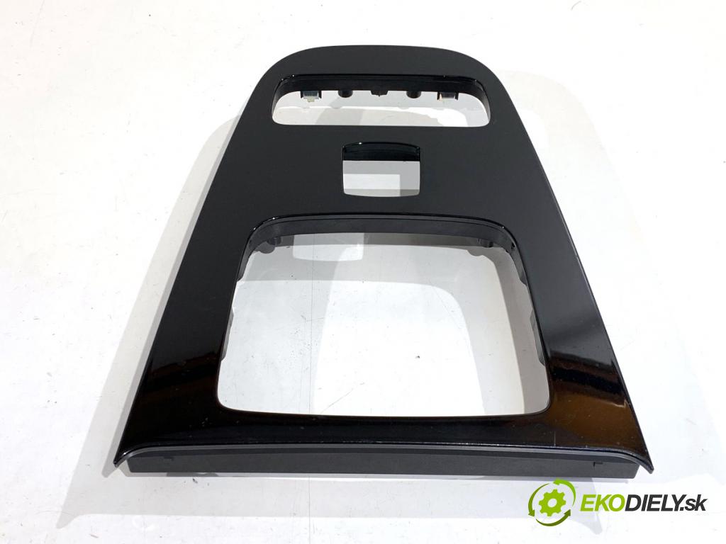 MERCEDES-BENZ GLE SUV 2020 180 kW GLE 300 d 4-matic (167.119) 1950 lišty kryt  (Lišta)