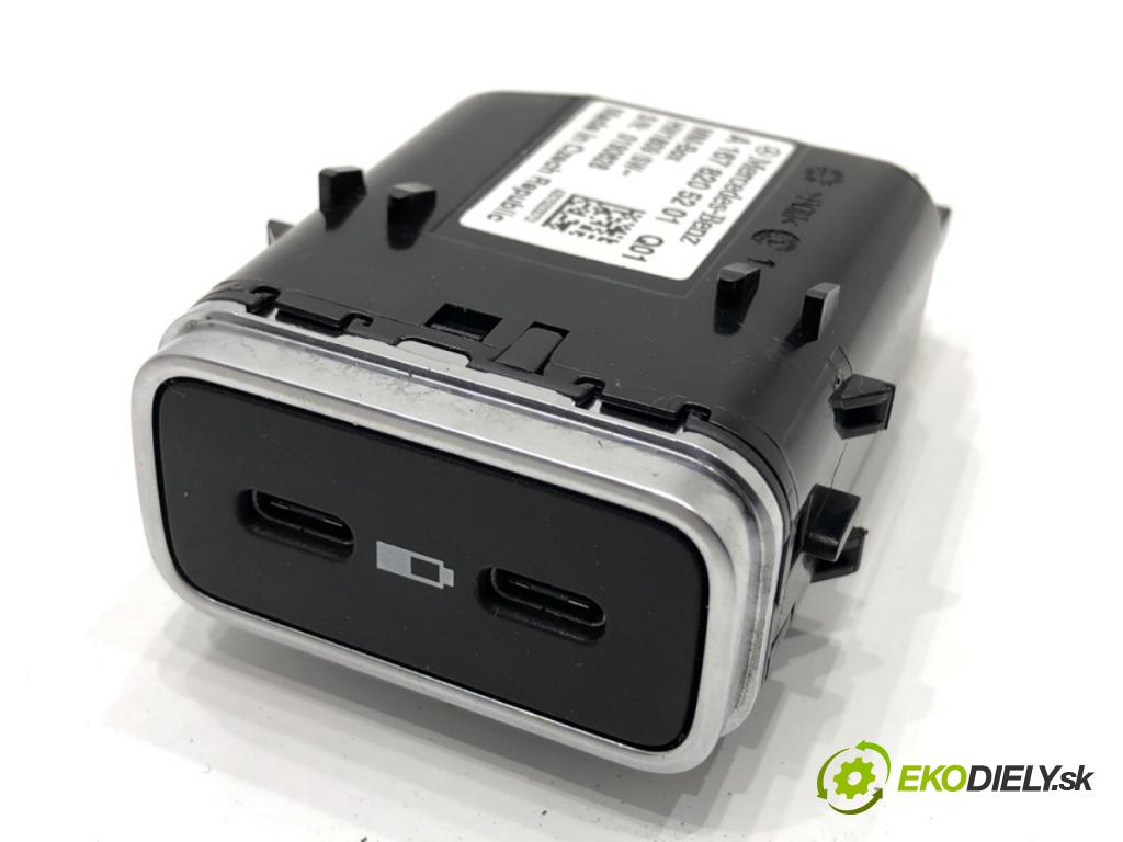 MERCEDES-BENZ GLE SUV 2020 180 kW GLE 300 d 4-matic (167.119) 1950 HNÍZDO: USB A1678205201