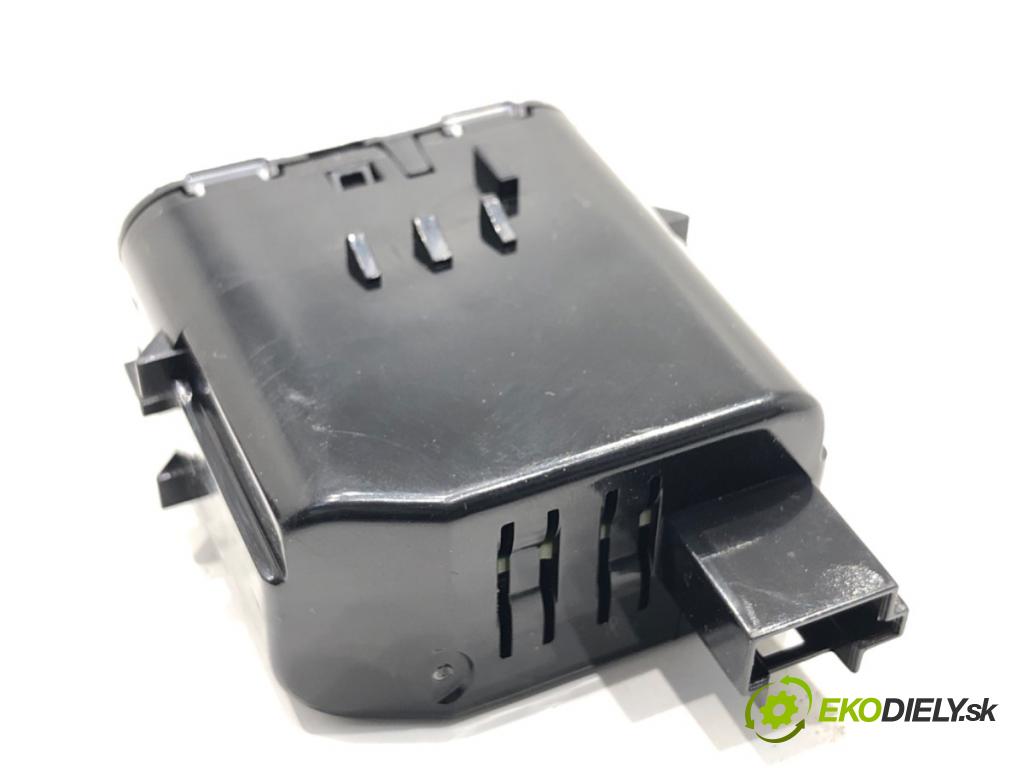 MERCEDES-BENZ GLE SUV 2020 180 kW GLE 300 d 4-matic (167.119) 1950 HNÍZDO: USB A1678205201