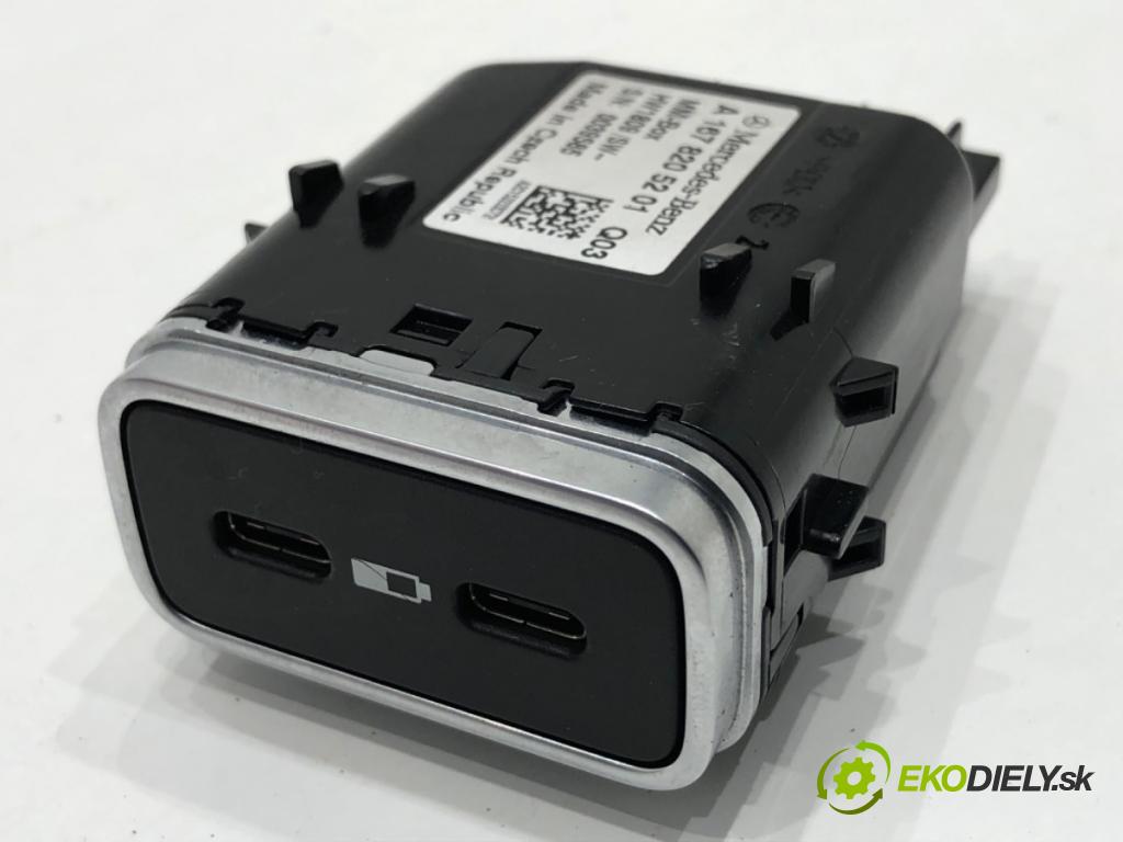 MERCEDES-BENZ GLE SUV 2020 180 kW GLE 300 d 4-matic (167.119) 1950 HNÍZDO: USB A1678205201