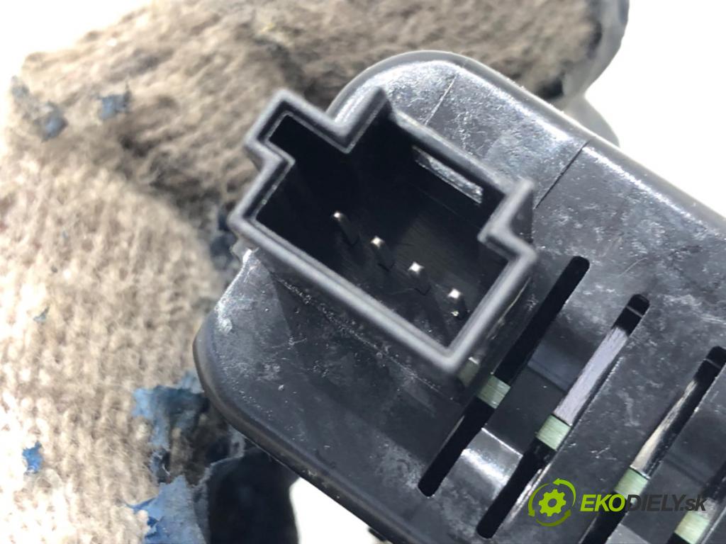 MERCEDES-BENZ GLE SUV 2020 180 kW GLE 300 d 4-matic (167.119) 1950 HNÍZDO: USB A1678205201