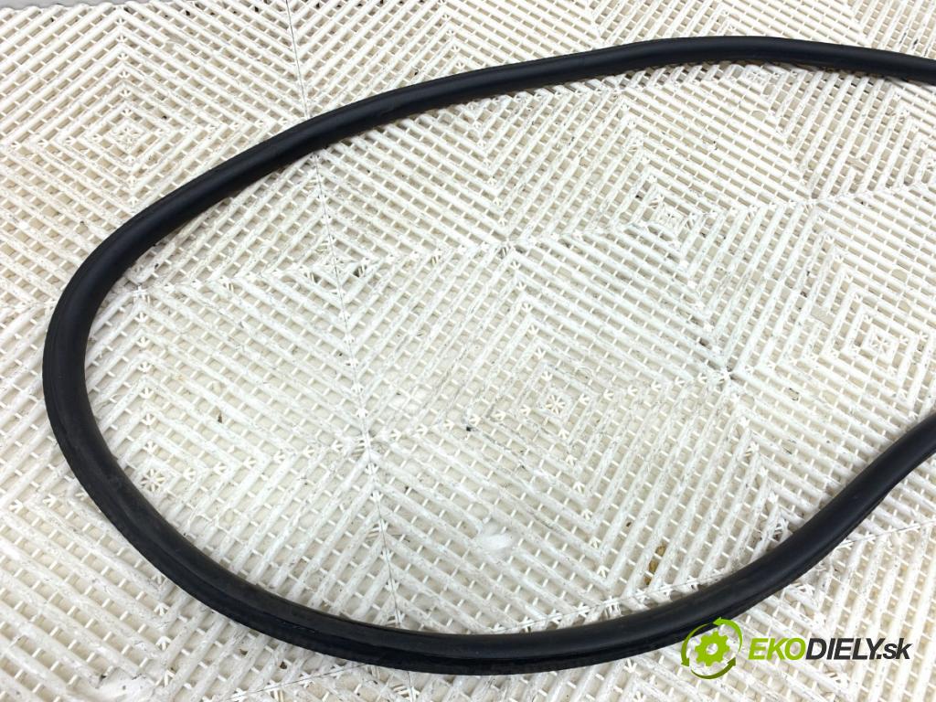 MERCEDES-BENZ GLE SUV 2020 180 kW GLE 300 d 4-matic (167.119) 1950 tesnenie Dvere predný ľavá strana