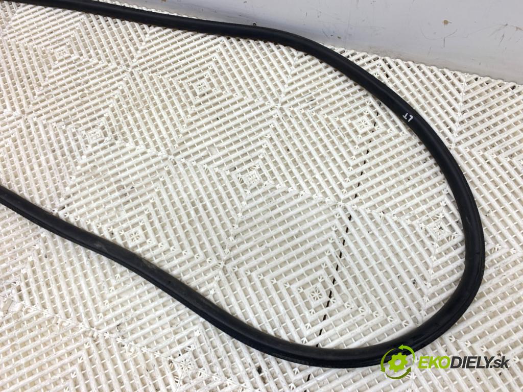 MERCEDES-BENZ GLE SUV 2020 180 kW GLE 300 d 4-matic (167.119) 1950 tesnenie Dvere zad ľavá strana  (Karoséria ostatné)