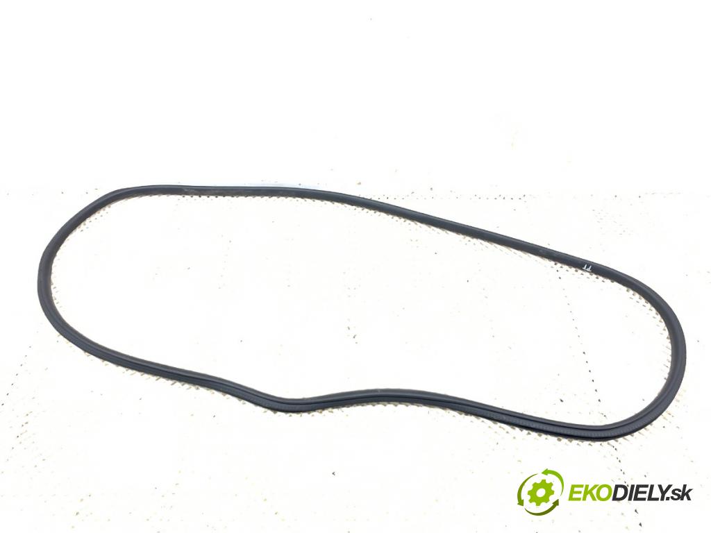 MERCEDES-BENZ GLE SUV 2020 180 kW GLE 300 d 4-matic (167.119) 1950 těsnění dveře zadní část pravá  (Karoserie ostatní)