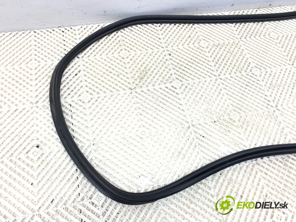 MERCEDES-BENZ GLE SUV 2020 180 kW GLE 300 d 4-matic (167.119) 1950 tesnenie dverí kufra