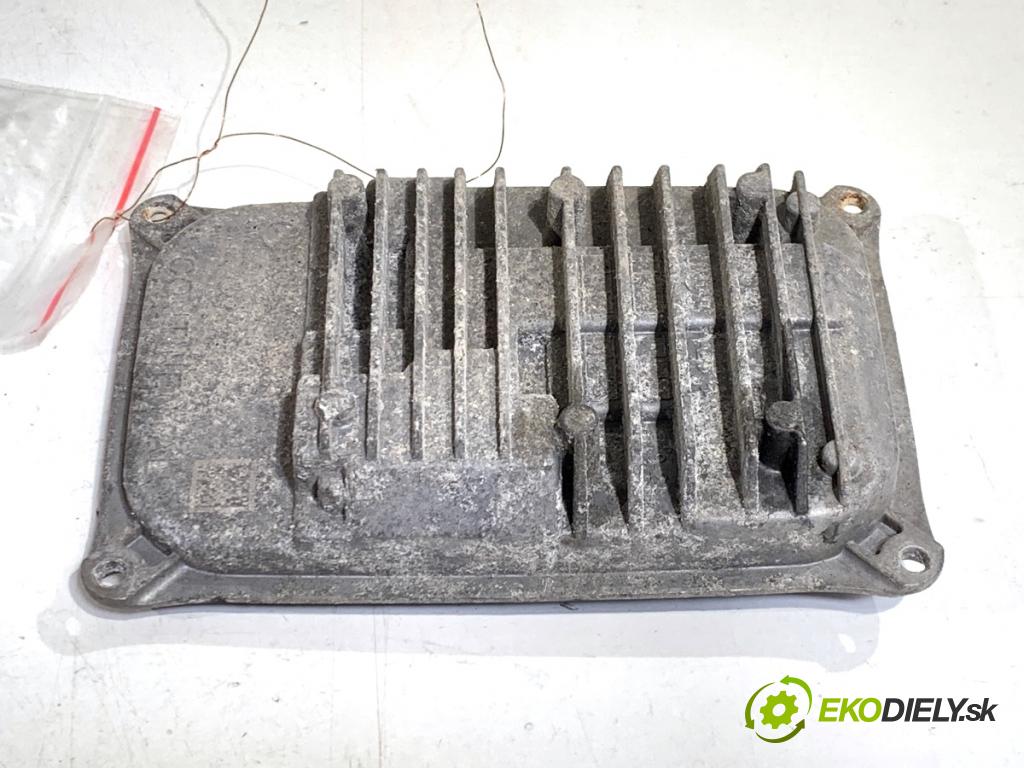 MERCEDES-BENZ GLE SUV 2020 180 kW GLE 300 d 4-matic (167.119) 1950 Menič XENON A2479018302 (Riadiaca jednotka xenónu)