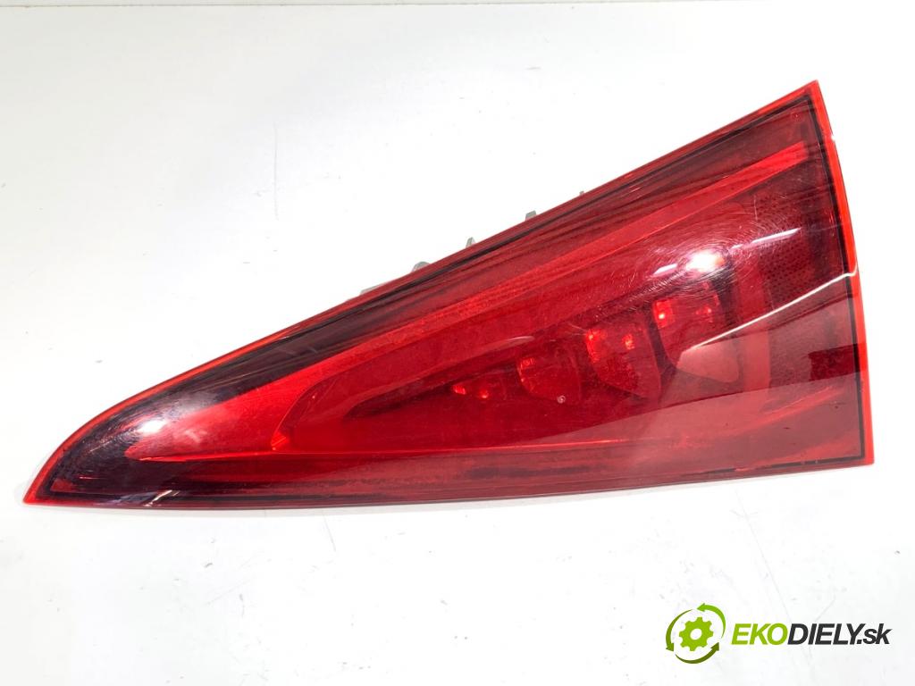 MERCEDES-BENZ GLE SUV 2020 180 kW GLE 300 d 4-matic (167.119) 1950 Svetlo zad pravá vnútorná A1679060107 (Kľučka dverí ostatné)