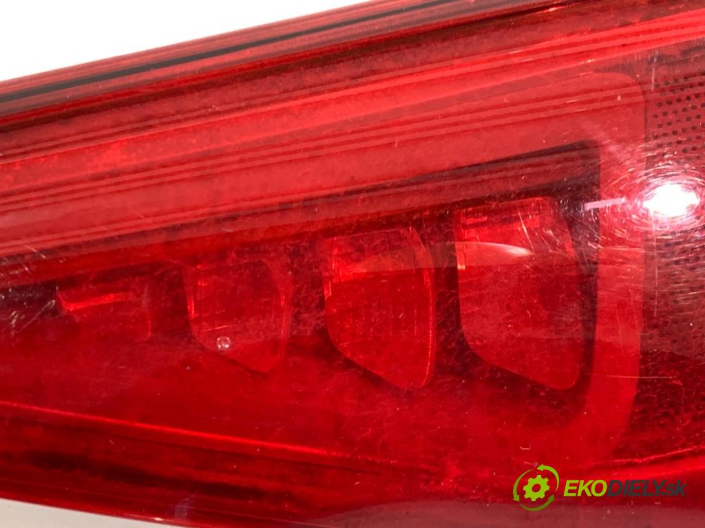 MERCEDES-BENZ GLE SUV 2020 180 kW GLE 300 d 4-matic (167.119) 1950 Svetlo zad pravá vnútorná A1679060107 (Kľučka dverí ostatné)